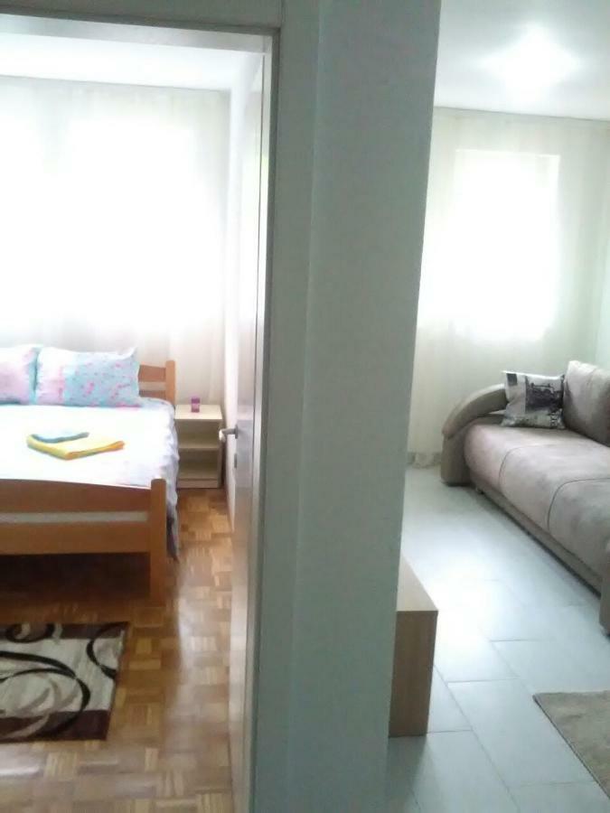 Apartman Jevtic 1 Gornja Toplica ภายนอก รูปภาพ