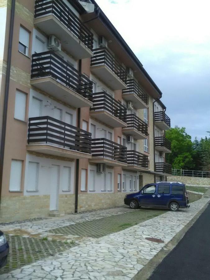Apartman Jevtic 1 Gornja Toplica ภายนอก รูปภาพ