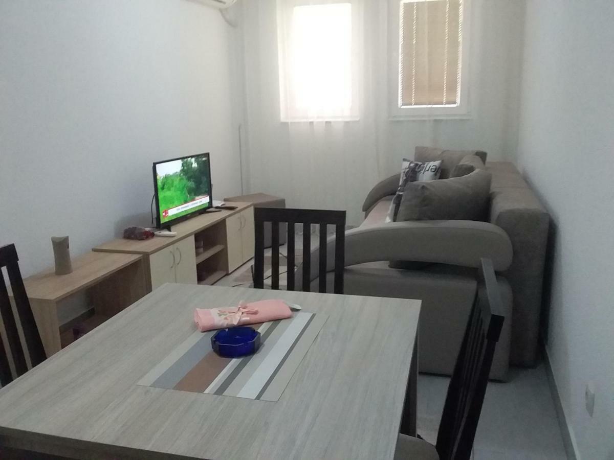 Apartman Jevtic 1 Gornja Toplica ภายนอก รูปภาพ