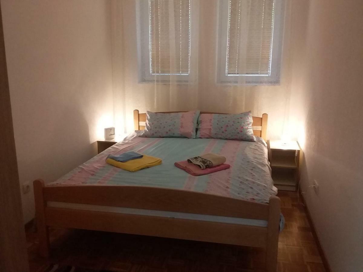 Apartman Jevtic 1 Gornja Toplica ภายนอก รูปภาพ
